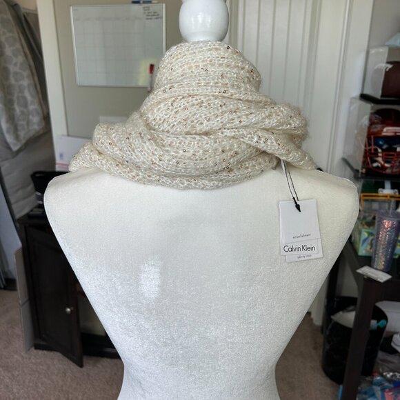 Calvin Klein White Gold Sequin Infinity Loop Scarf NWT One Size - Picture 2 of 7